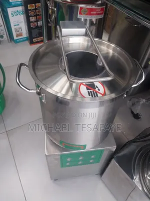 በርበሬ መደለዣ እና ሽንኩርት መፍጫ ማሽን ከነዚኽም በተጨማሪ ለዘርፈ ብዙ አገልግሎቶች የሚውል