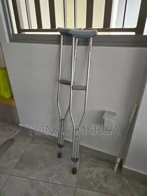 Photo - Crutches Walking Aids Turn扙aluminum Alloy Armpit Elderly Man