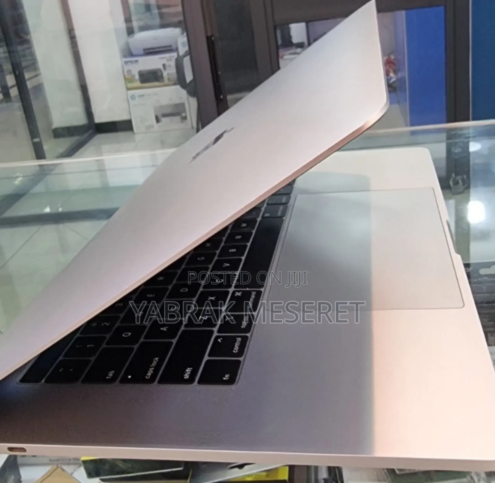 New Laptop Apple MacBook Pro 2019 16GB Intel Core I9 SSD 512GB