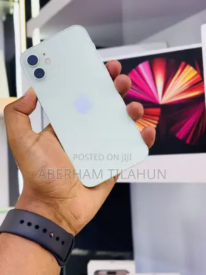 Photo - Apple iPhone 12 128 GB Green