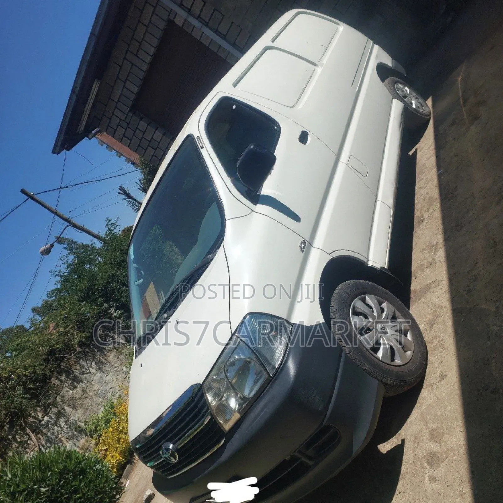 Toyota HiAce 2010 White