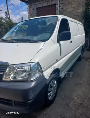 Toyota HiAce 2010 White