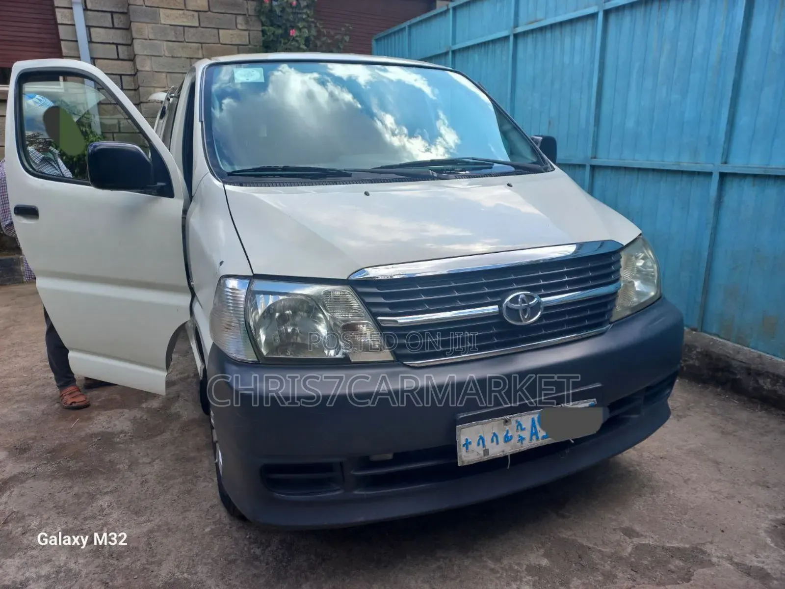 Toyota HiAce 2010 White