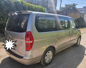 Hyundai H1 2021 Gray