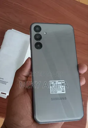 Photo - New Samsung Galaxy M15 128 GB Gray