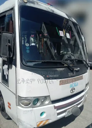 Photo - Tata Starbus Ultra Skool 2012 White