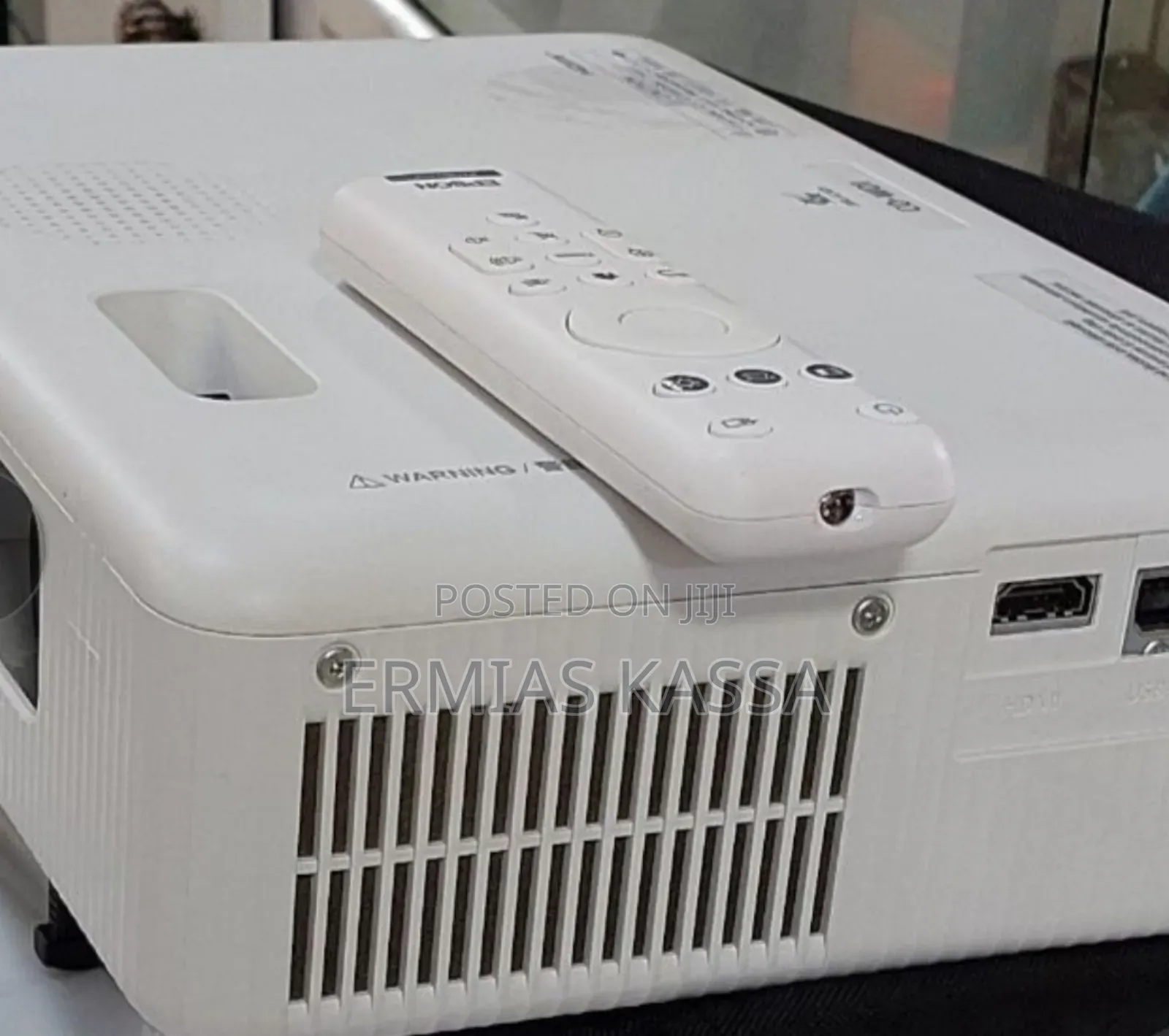 Brand New Epson Projector CO-W01 With Bag and Remote