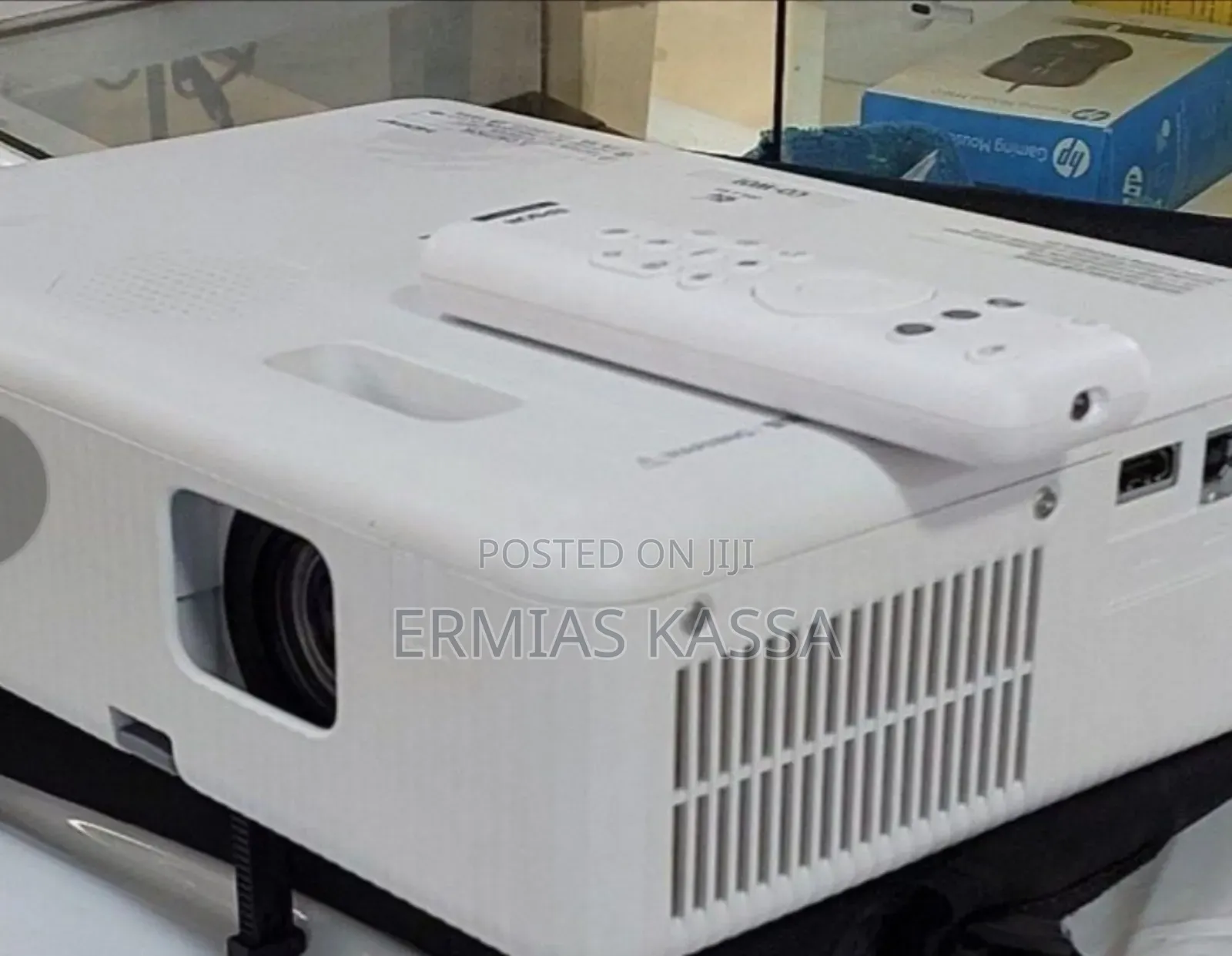 Brand New Epson Projector CO-W01 With Bag and Remote