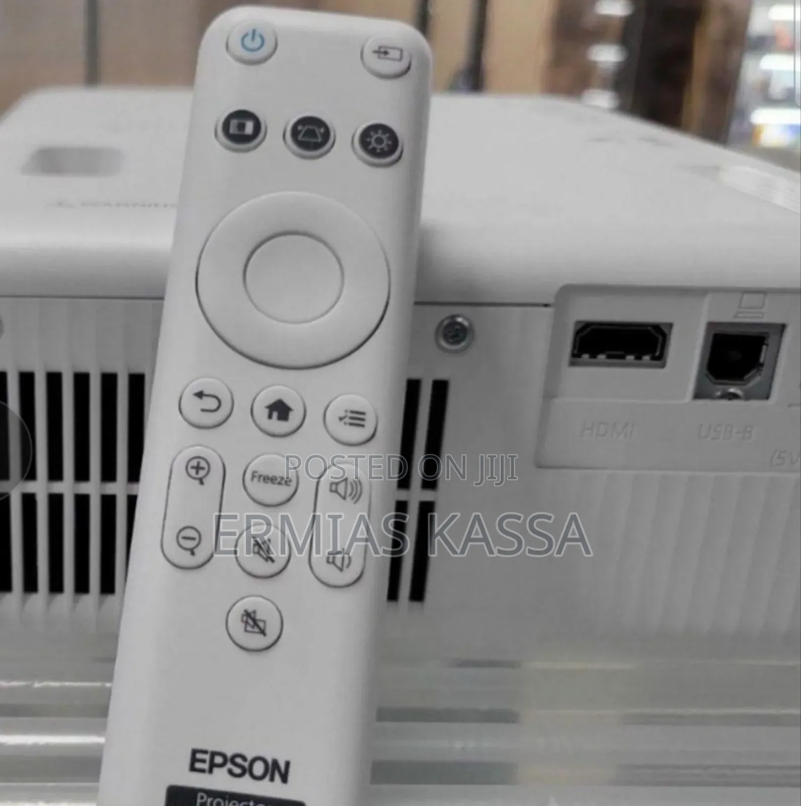 Brand New Epson Projector CO-W01 With Bag and Remote
