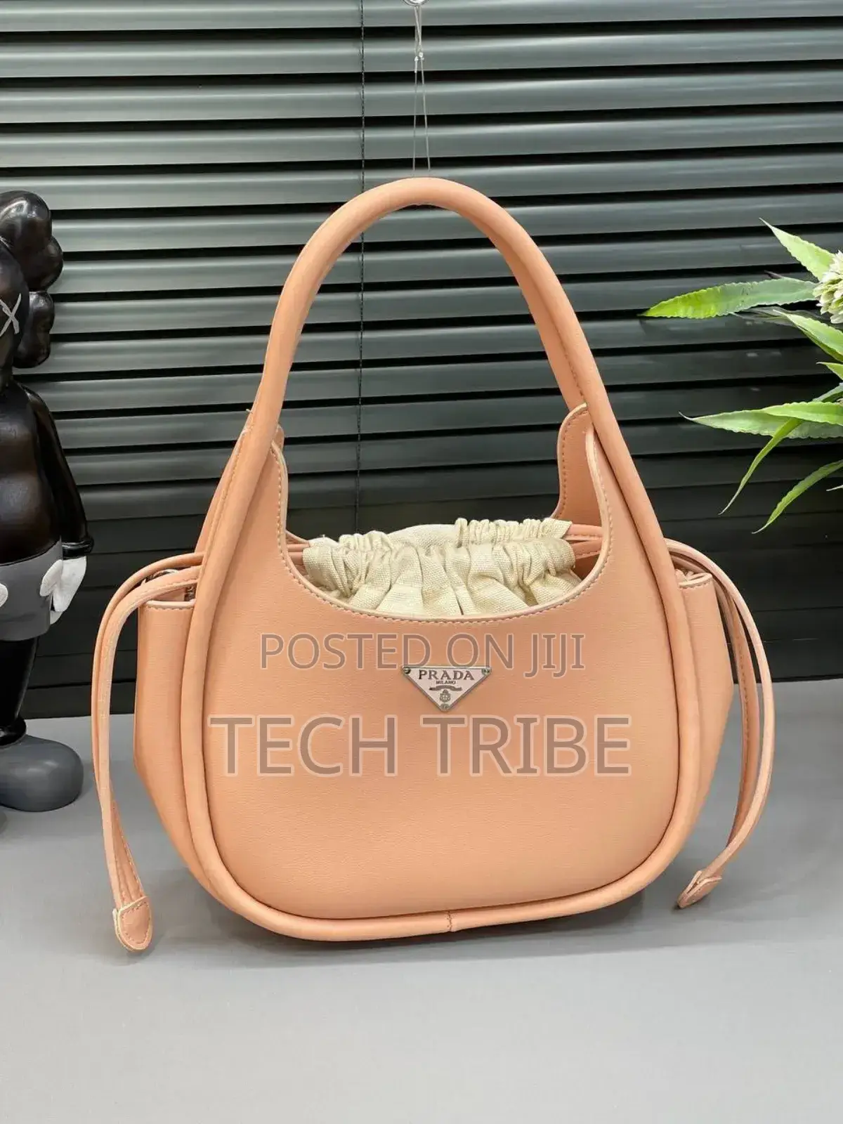 PRADA Original Ladies Bags With a One-Year Warranty