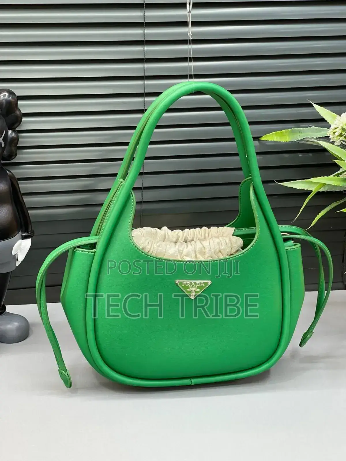 PRADA Original Ladies Bags With a One-Year Warranty