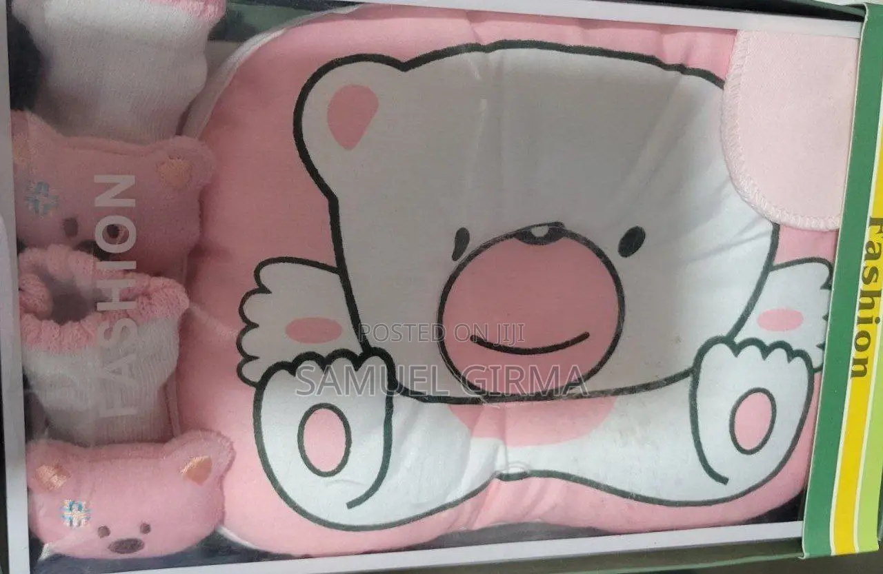 የአራስ ትራስ ካልሲ ጓንት (3 in 1)