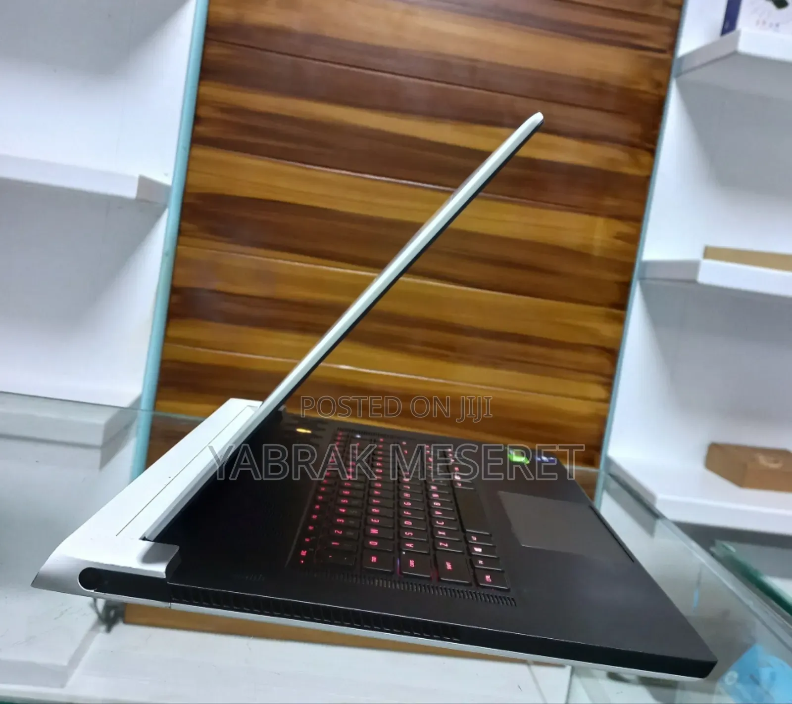 New Laptop Alienware M17x R2 16GB Intel Core I7 SSD 1T