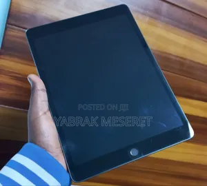 Photo - New Apple iPad 10.2 (2021) 64 GB Silver