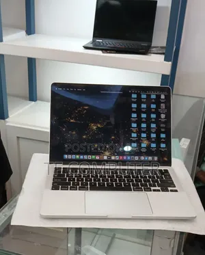 New Laptop Apple MacBook Pro 2020 8GB Intel Core I5 SSD 256GB