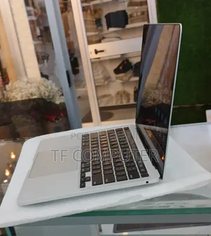 New Laptop Apple MacBook Pro 2020 8GB Intel Core I5 SSD 256GB