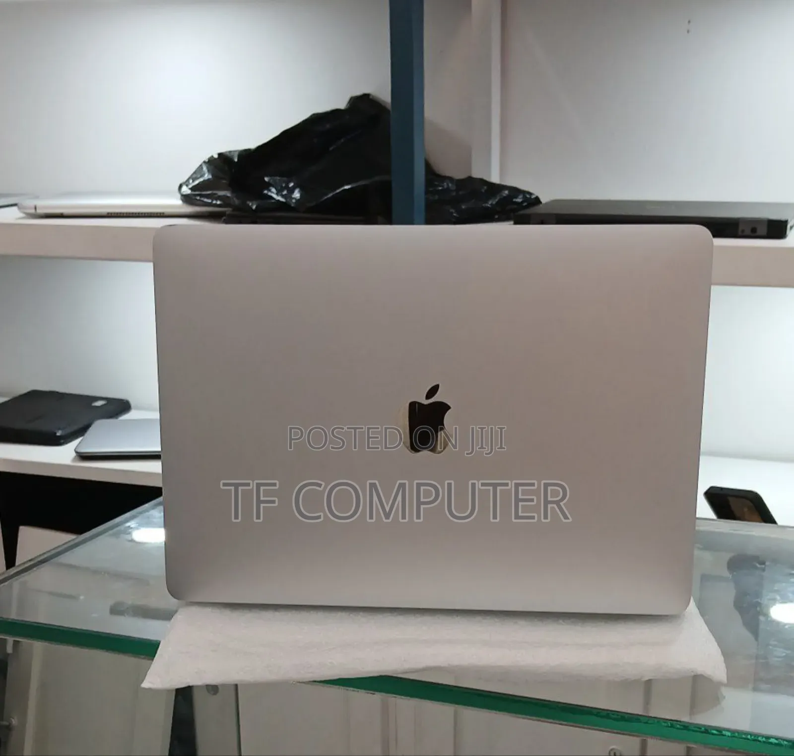 New Laptop Apple MacBook Pro 2020 8GB Intel Core I5 SSD 256GB