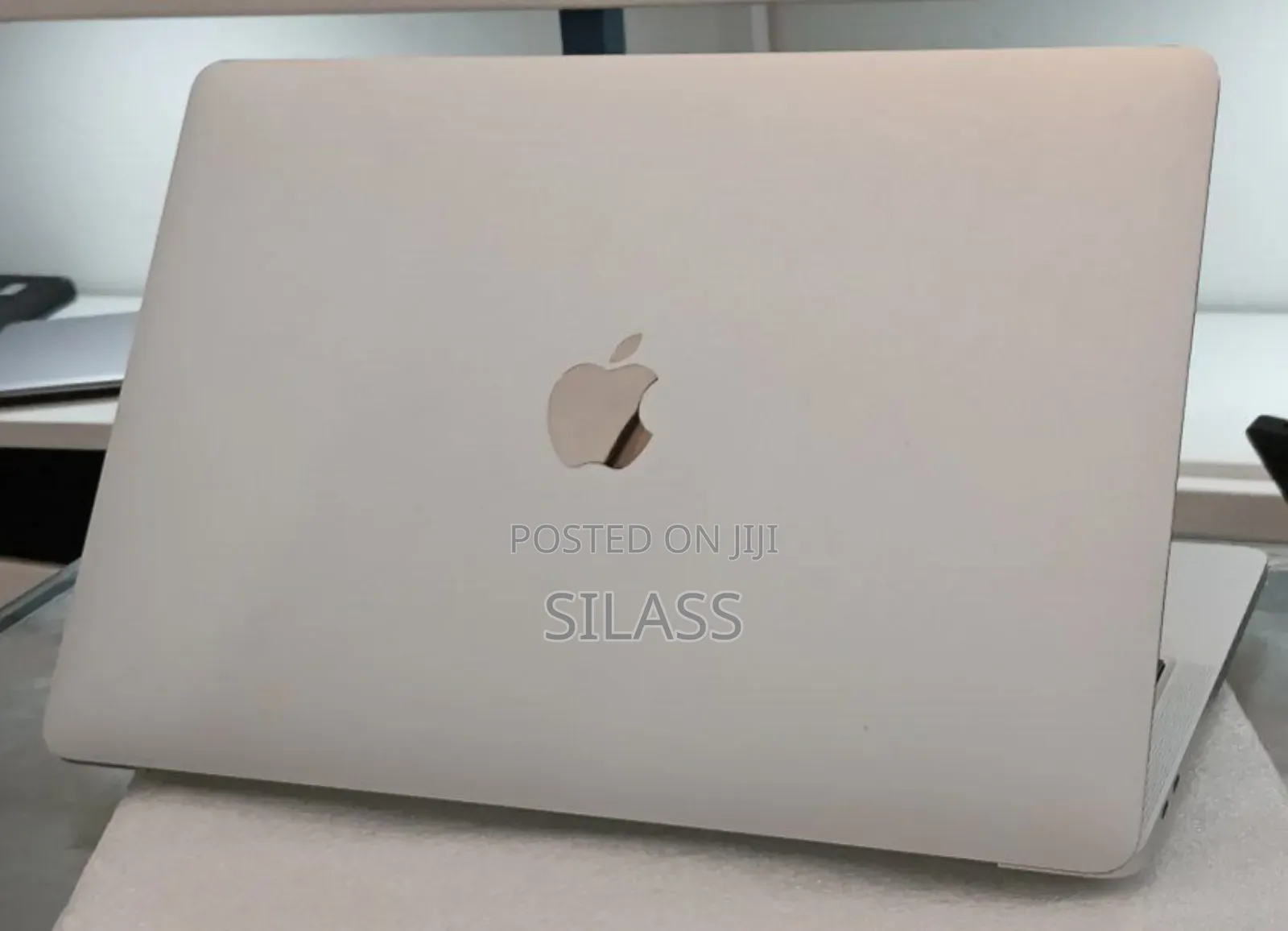New Laptop Apple MacBook Pro 2020 8GB Intel Core I5 SSD 256GB
