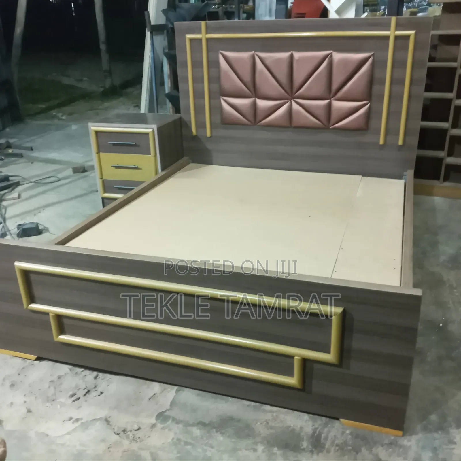 ዘመናዊ አልጋ ለቤትዎ