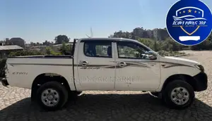 Toyota Hilux 2009 White