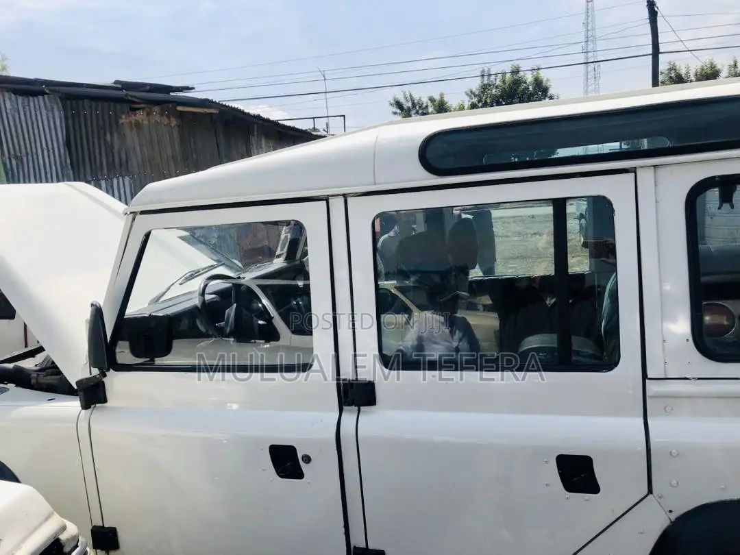 Land Rover Defender 1986 White
