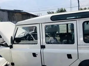 Land Rover Defender 1986 White