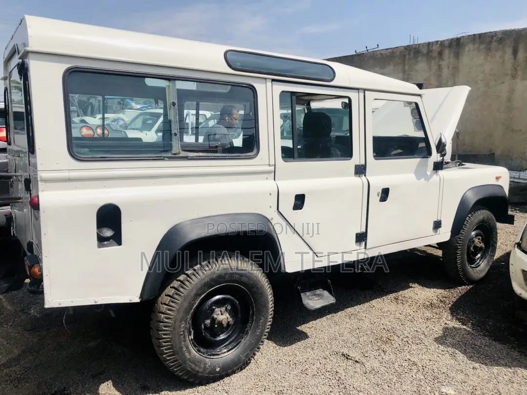 Land Rover Defender 1986 White