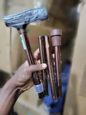 Photo - COMFORTABLE `` T '' HANDLE: Walking Stick肄easily Folds Down