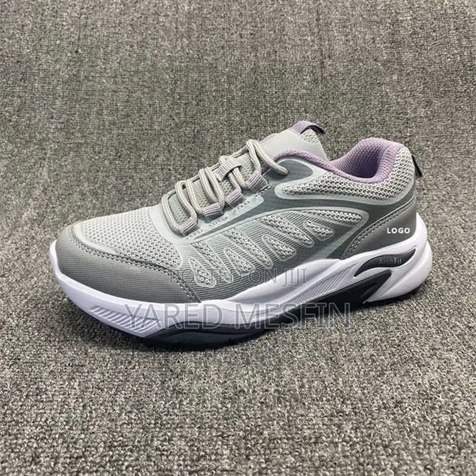 Sketchers " Arch - Fit "