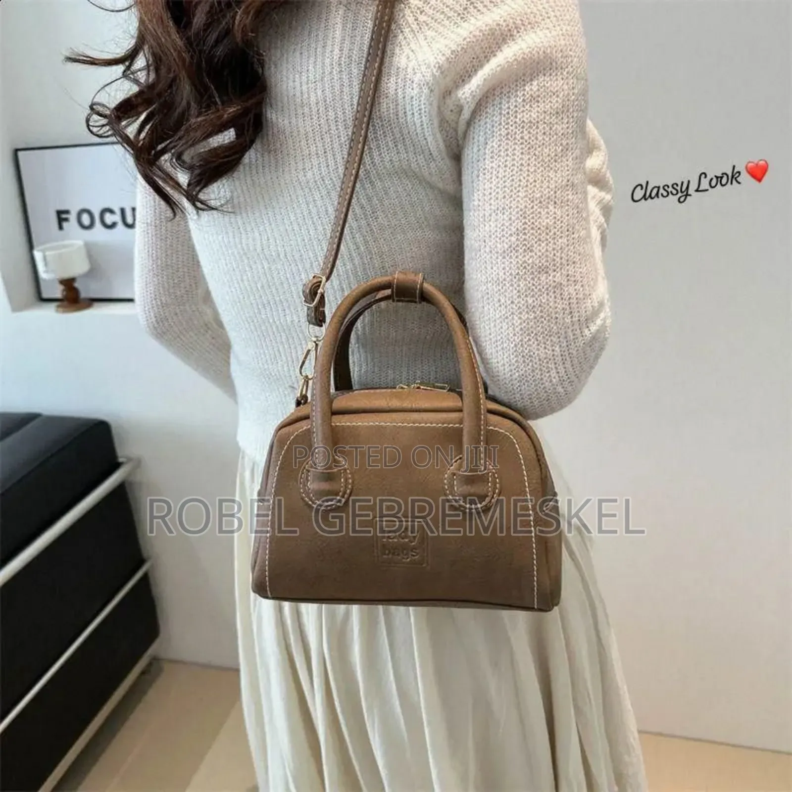 *New Imported Very Beautiful Classy Leather Look Hand Bag