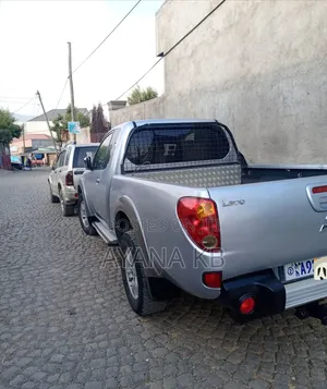 Mitsubishi L200 2007 Silver