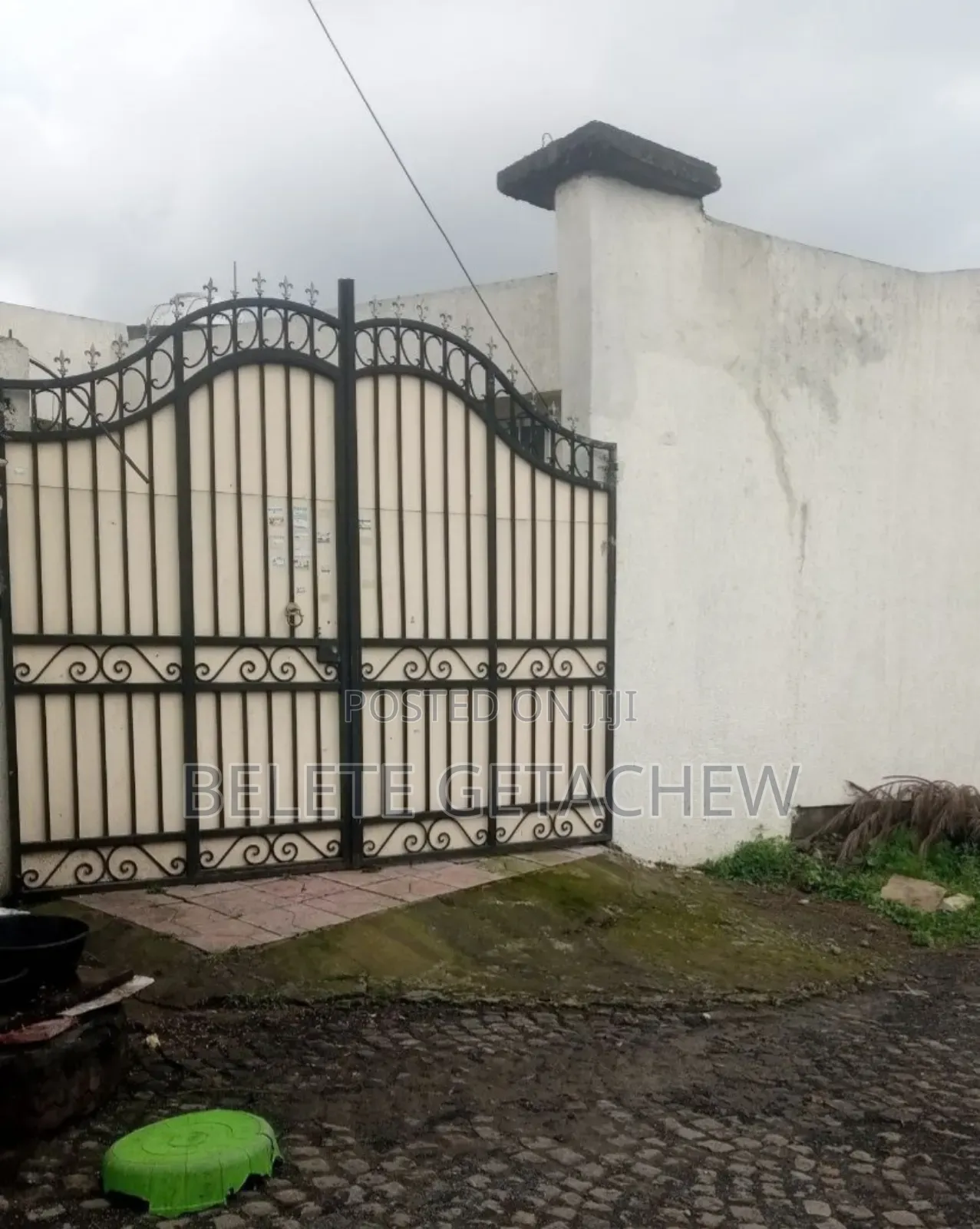 3bdrm Villa in Yerer Urael, L-Shape, Bole for sale