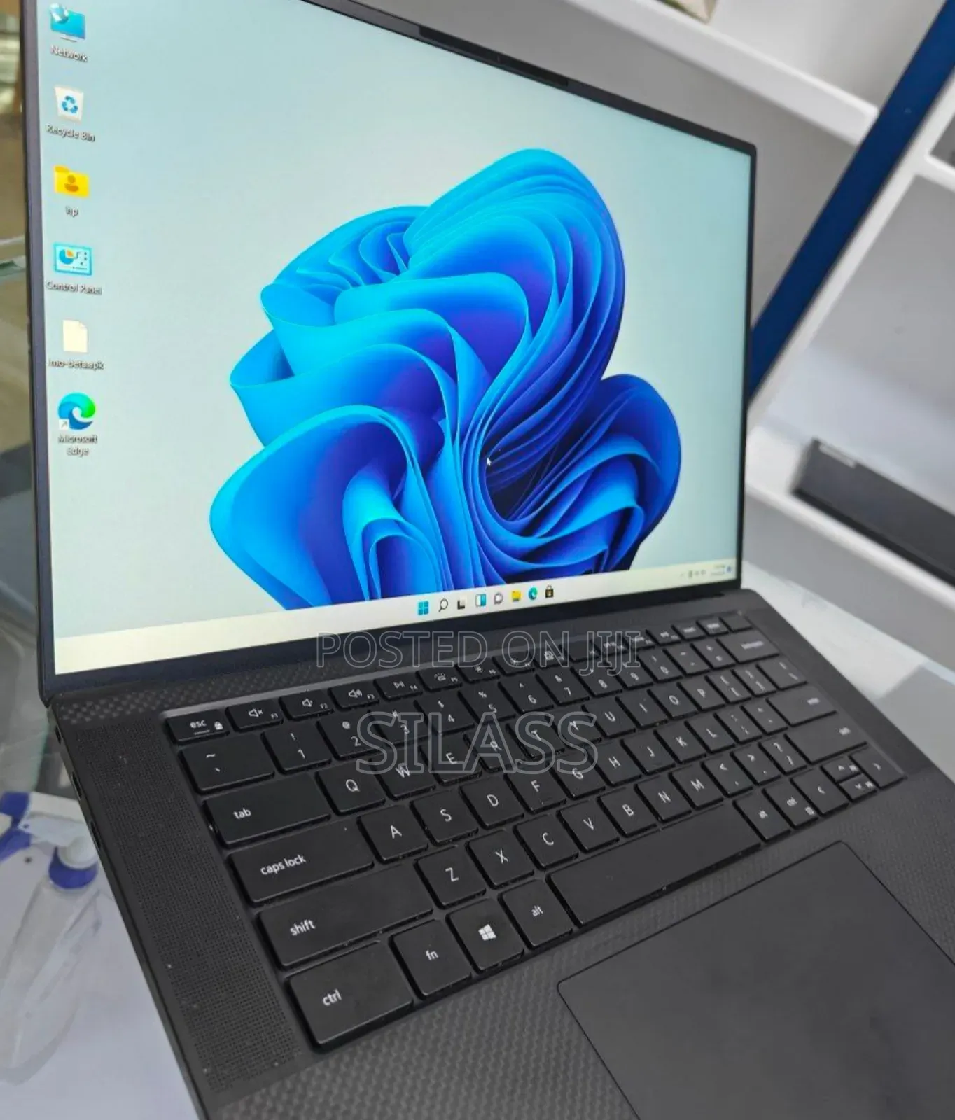 New Laptop Dell Precision 5570 16GB Intel Core I7 SSD 512GB