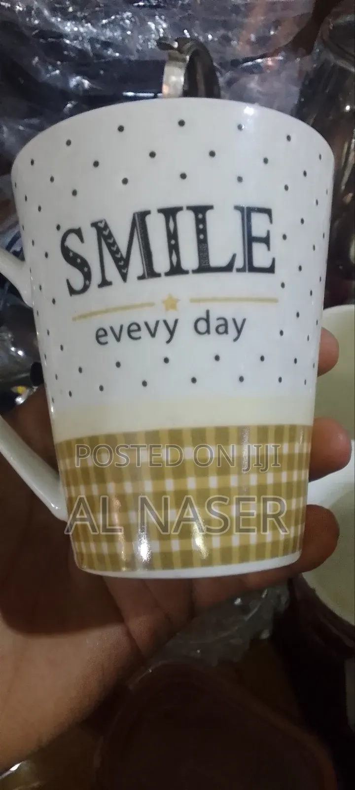 እሚያማምሩ ሸክላ ማጎችን በተለያየ ከለር