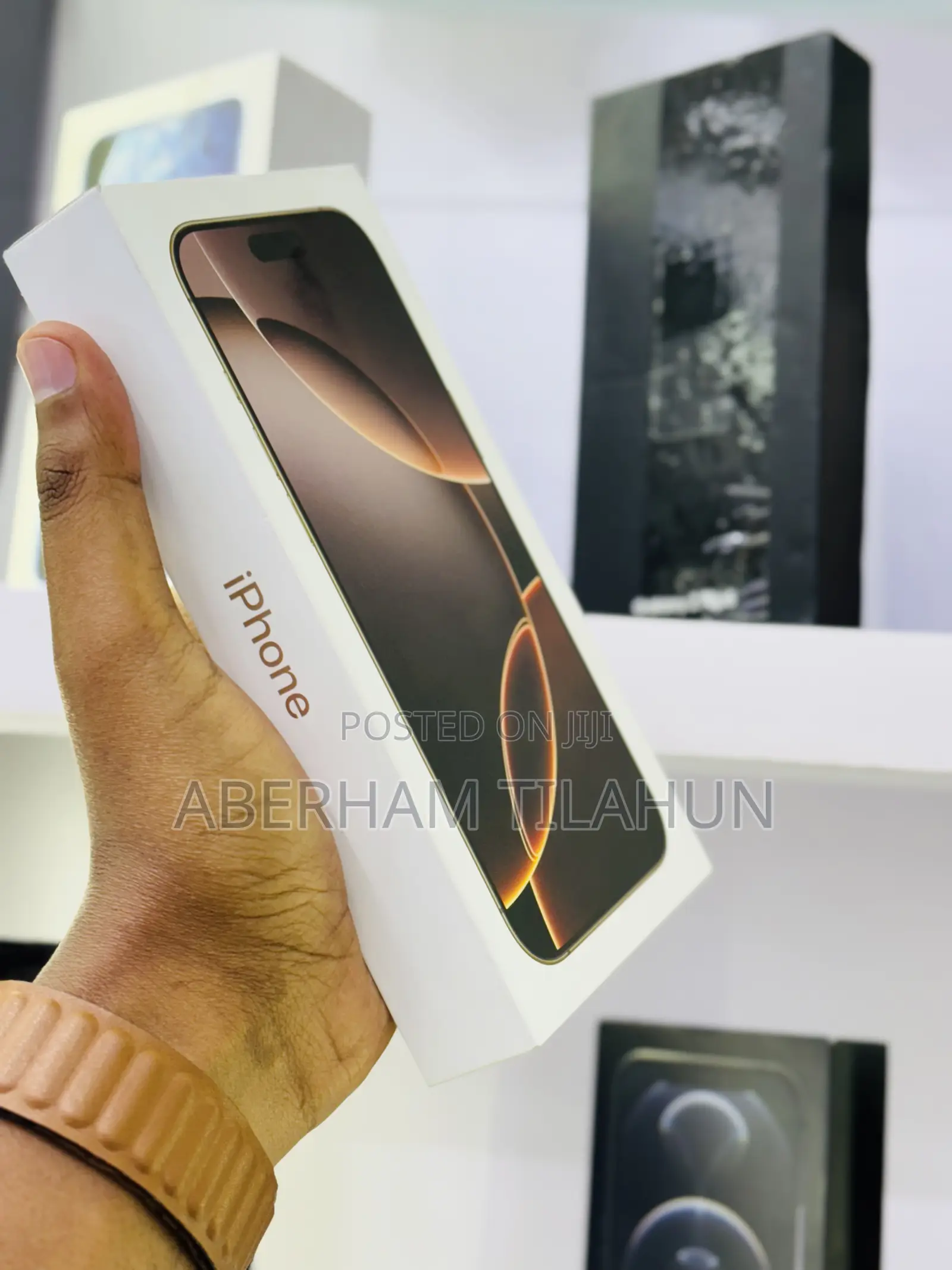 New Apple iPhone 16 Pro Max 256 GB Gold