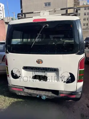 Photo - Toyota HiAce 2007 White