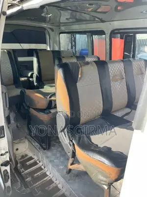Toyota HiAce 2007 White