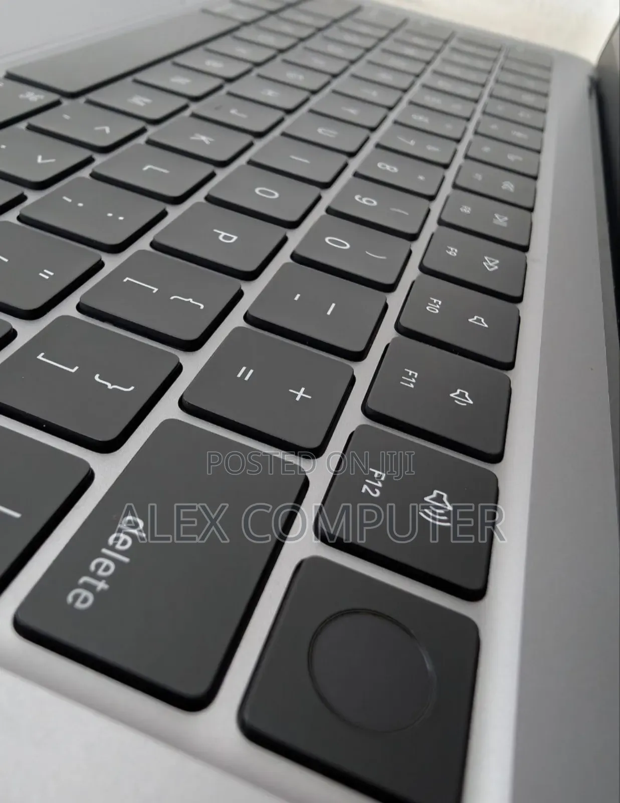 New Laptop Apple MacBook Air 2022 M2 8GB Apple M2 SSD 256GB