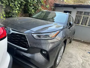 Photo - New Toyota Highlander Limited AWD 2024 White
