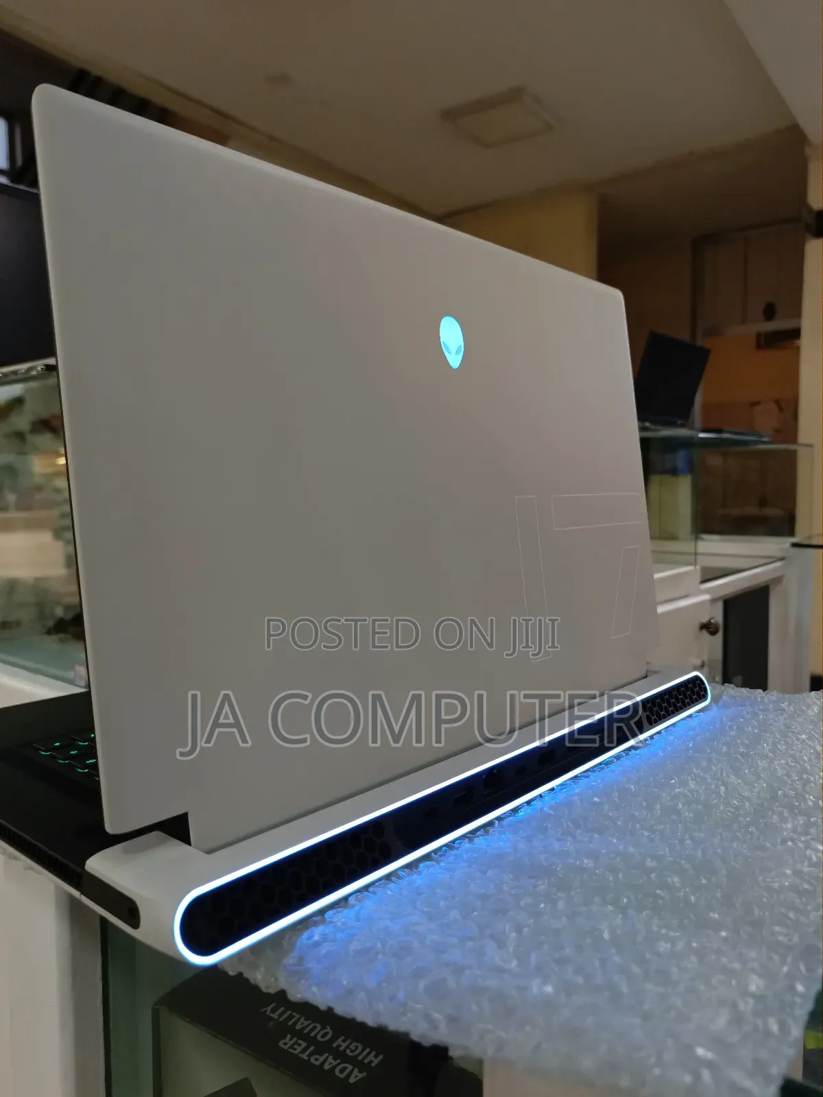 New Laptop Alienware M17x R2 16GB Intel Core I7 SSD 1T