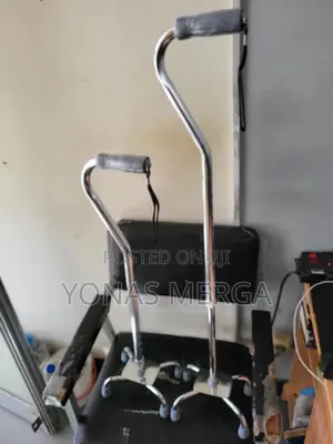 Photo - Walking Stick改cane长4-Point Base Further Enhances Stability