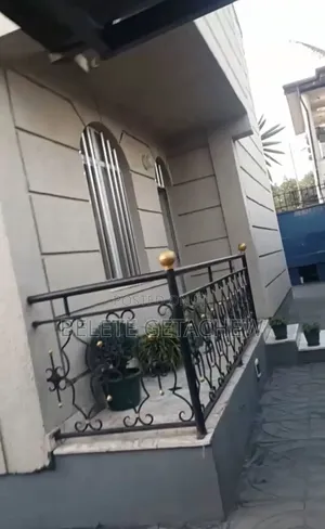 8bdrm House in Ayat Zone-1, G+1, Bole for sale