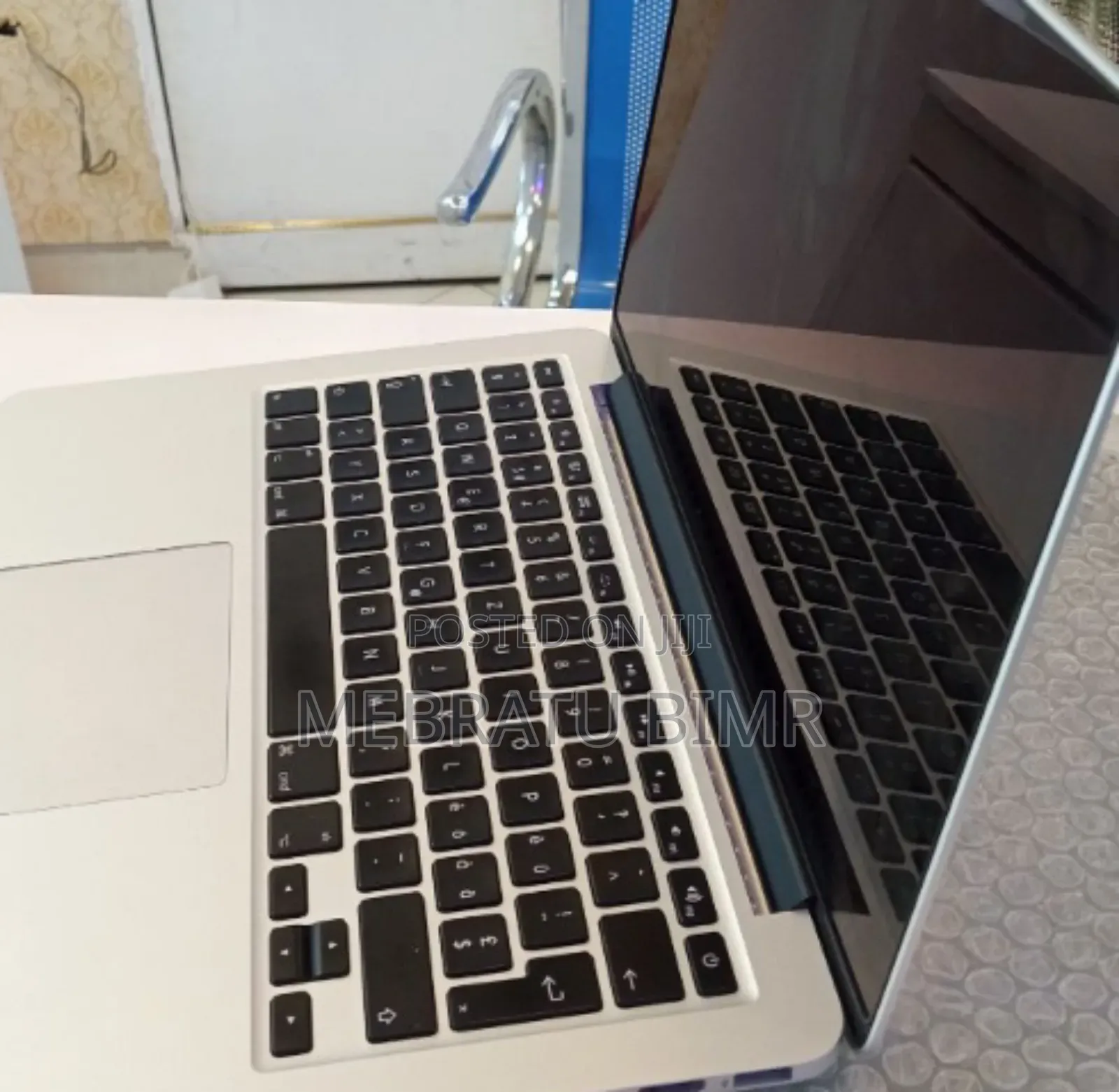 New Laptop Apple MacBook Pro 2015 8GB Intel Core I5 SSD 256GB