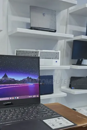 New Laptop Asus ZenBook 13 UX331UN 16GB Intel Core I7 SSD 1T