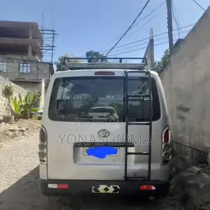 Toyota HiAce 2005 Silver