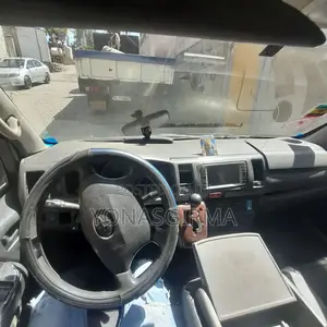 Toyota HiAce 2005 Silver