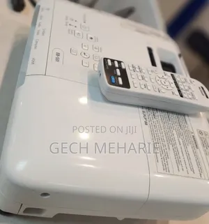 New
EPSON Projector
Model Name: EB-S31
Ha