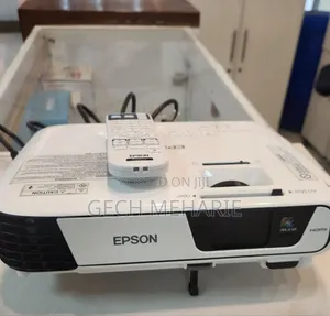 New
EPSON Projector
Model Name: EB-S31
Ha