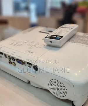 New
EPSON Projector
Model Name: EB-S31
Ha