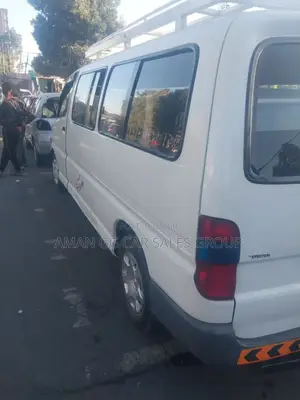 Photo - Toyota HiAce 2006 White